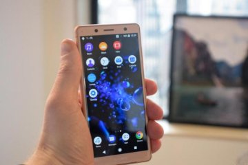 Техно-велетень: названо найбільший і найважчий смартфон 2018 року