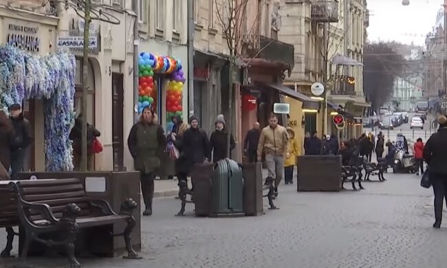 Минздрав обновил карантинные зоны в Украине: "красных" и "оранжевых" все больше