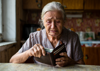 пенсіонери, виплати, комуналка