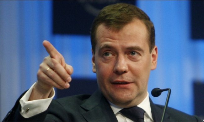 Медведев назвал кредиты МВФ Украине  маштабным воровством