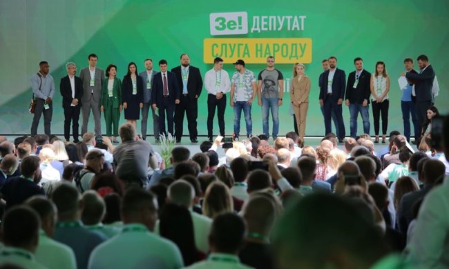 "Слуга народа" Зеленского показала первую сотню кандидатов в Раду: полный список