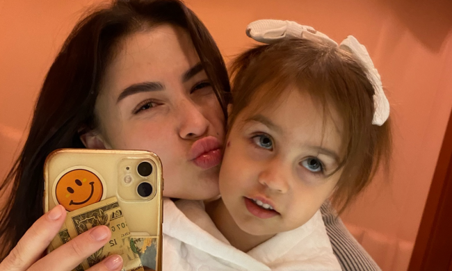 Іванна Сасанчин з дочкою, фото із соцмереж