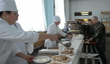 Скандальних годувальників солдат "зцілив" міністр оборони