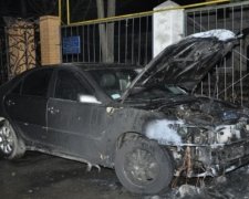 В Одесі невідомі спалили автомобіль священика