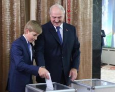 Лукашенко попрацював руками сина над господарством