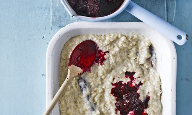 Пряный рисовый пудинг с ежевичным вареньем