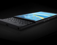 Blackberry представила первый и довольно необычный смартфон на Android (видео)