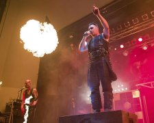 Rammstein зажгли на сцене в прямом смысле, концерт едва не превратился в крематорий: видео из ада