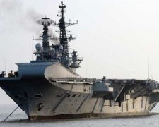 Авіаносець перетворять на готель в океані