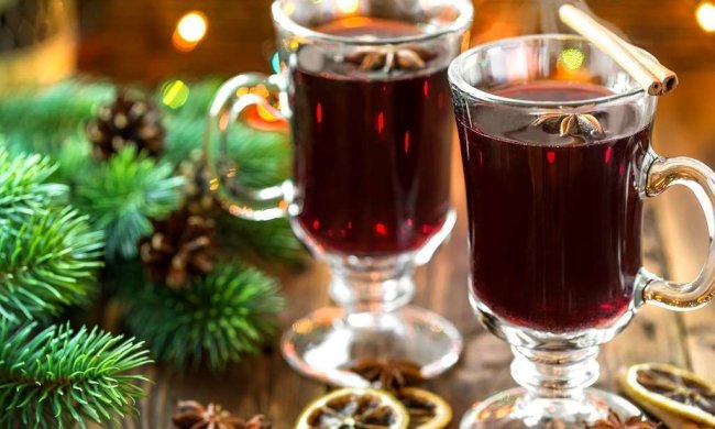 Согрейте себя и своих близких: рождественский глинтвейн с белым вином и апельсинами