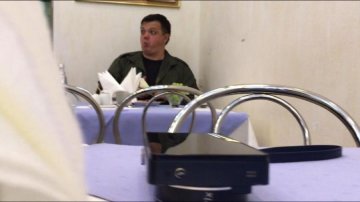 Як гурман Семенченко в буфеті делікатеси поїдав