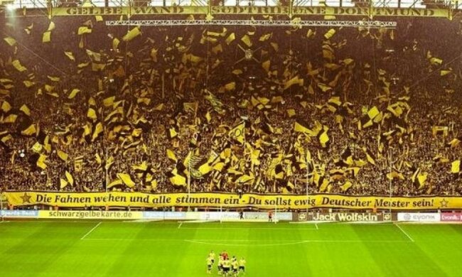 Трибуна "Боруссии" Дортмунд дисквалифицирована из-за хулиганства фанатов