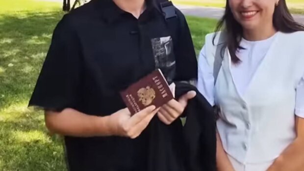 Російський паспорт, фото: скріншот із відео