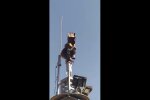 Медведь в "боевой экипировке" забрался на военную базу и напугал армию