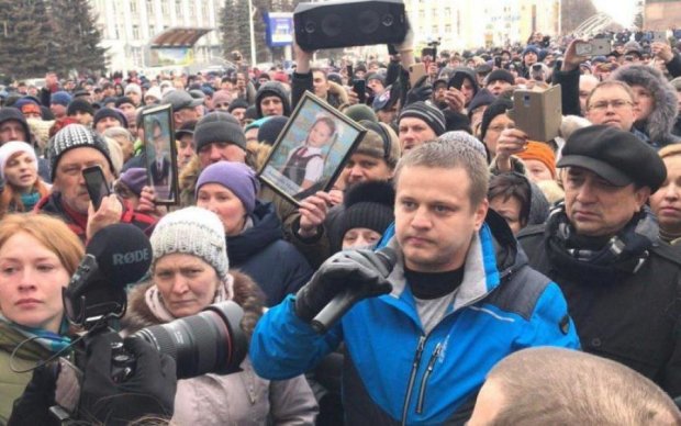 "Вы пиаритесь на трагедии!": губернатор цинично унизил мужчину, потерявшего троих детей, жену и сестру в пожаре в Кемерово