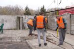 В Днепре коммунальщики Филатова латают трубы табуретками, и это не шутка