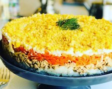 Салат "Мимоза" с сыром и яблоками: классический рецепт