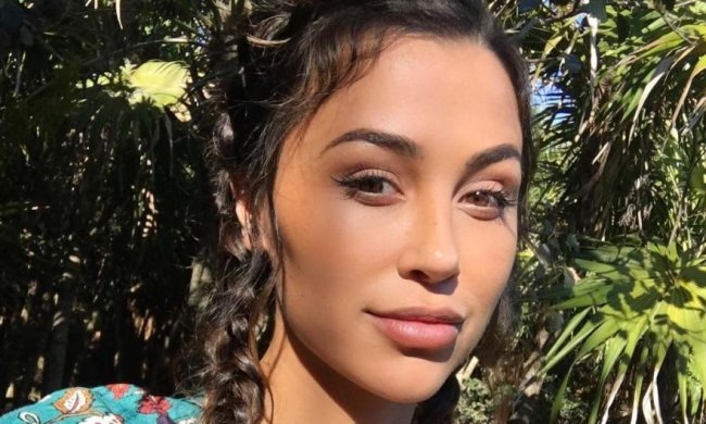 Ана Чери продемонстрировала формы крупным планом