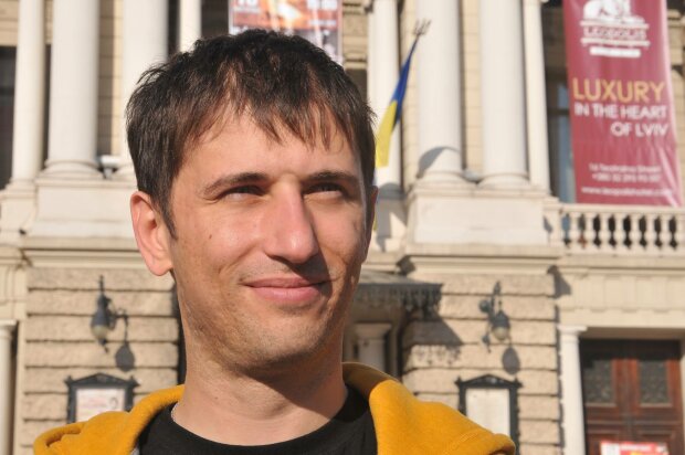 Львовский активист убрал венгерский язык из Закарпатья: "Только на соловьиной"