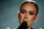 Адель, кадр из клипа "Easy on Me"