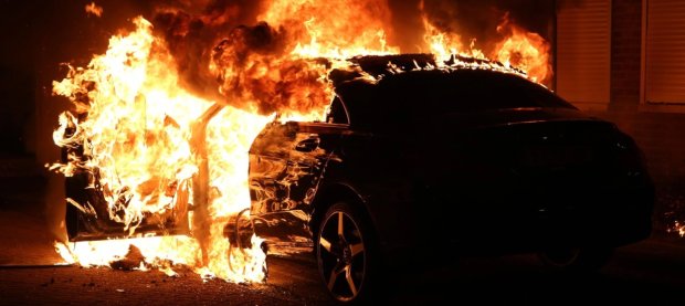 В Киеве сожгли иномарку депутата от "Свободы": машина мамина