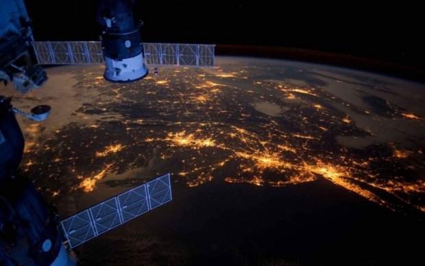 Астронавты МКС показали впечатляющее фото ночной Европы
