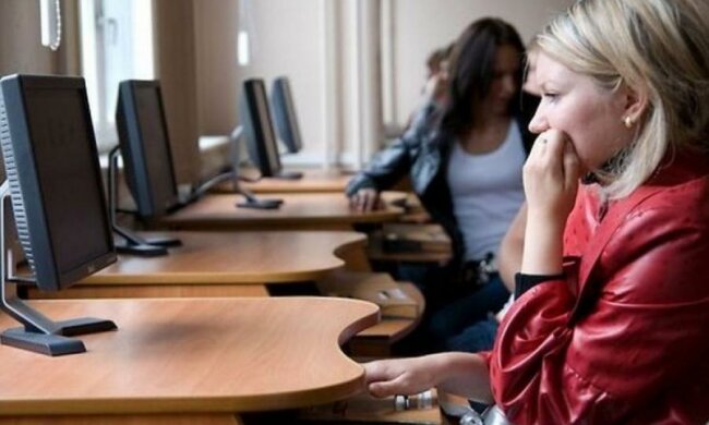 Українці здаватимуть на права за новими білетами
