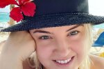 Дружина Юрія Ткача розтягнулася в шпагаті на тлі Дніпра: "Волочкова відпочиває"