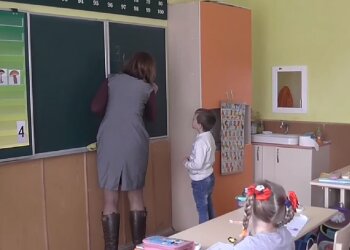 Школа, скриншот видео
