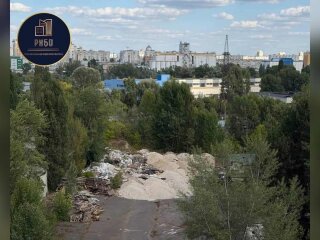 Свалка неизвестных отходов на улице Петра Панча, 11 в Оболонском районе Киева