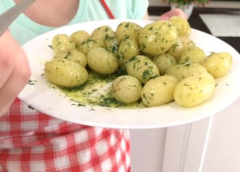 Молодой картофель, фото: Знай.ua
