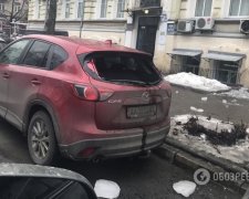 Глыба льда разбила авто в центре Киева