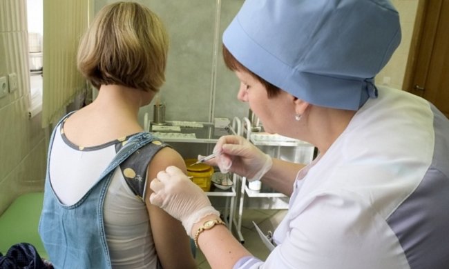 Дифтерія замість кору: Комаровський попередив українців про смертельну небезпеку