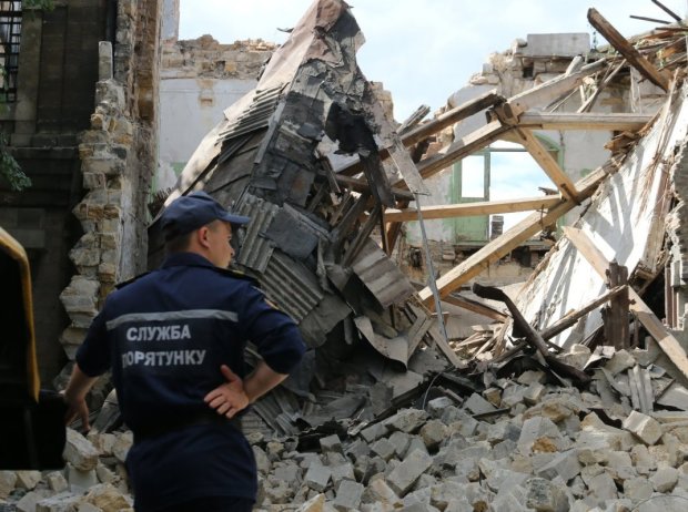 На Одесчине ребенка раздавило потолком: играли в "доме смерти", Украина в трауре