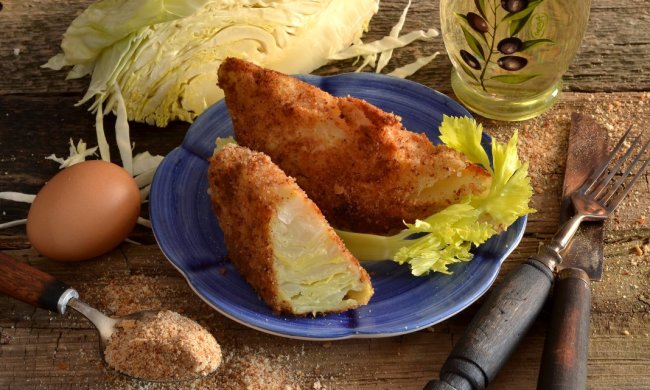 Шницель из капусты со сметаной: рецепт для тех, у кого нет времени на готовку