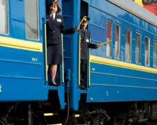 Скандал! Укрзалізниця відремонтувала вагон туалетним засобом