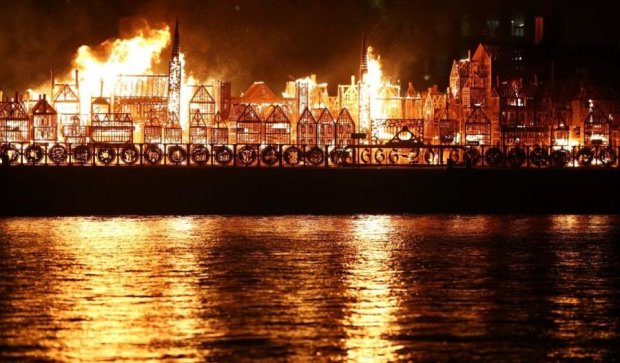 На Темзе сгорел старинный Лондон
