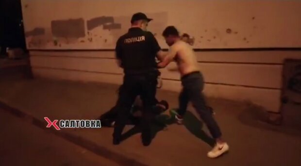 В Харькове пьяные в стельку подростки разбили голову копу - посмел арестовать