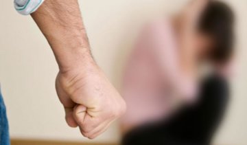 Кременчуцький чиновник побив родичку