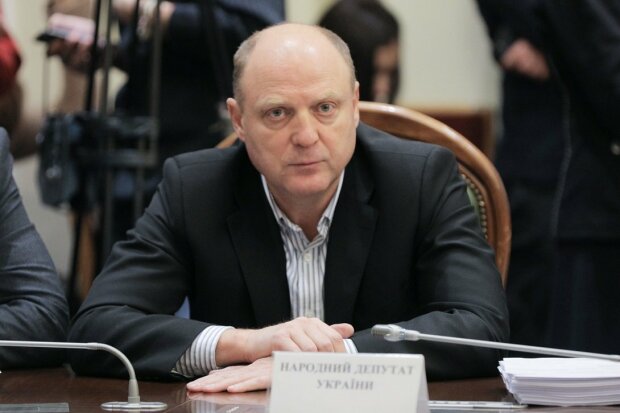 Медведчук предлагает альтернативный путь развития Украины, - Бурмич