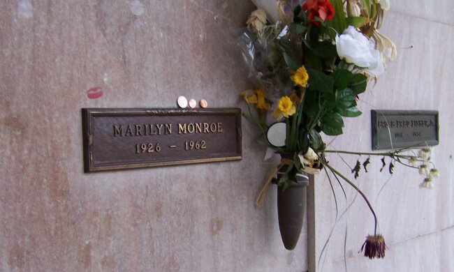 Могила Мерилін Монро / фото: скріншот Youtube