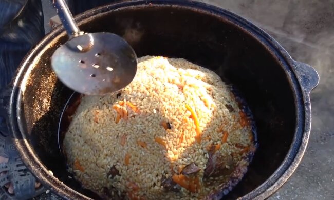 Приготування плову, скріншот: Youtube