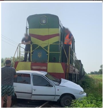 Фото: ГСЧС, ДТП на переезде