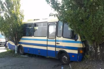 В Донецкой области из-за аварии автобуса госпитализировали шесть человек (фото)