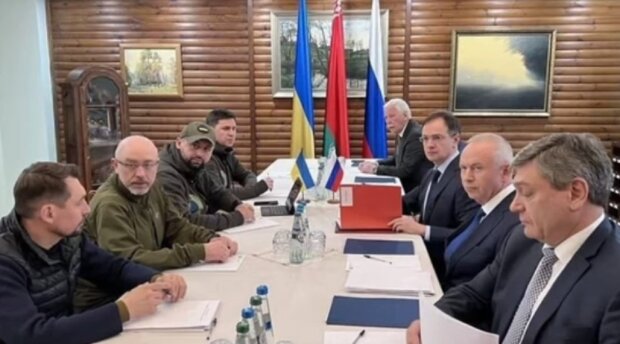 Дмитрий Песков назвал дату переговоров рф и Украины: Подоляк и Арахамия никуда не поедут