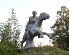У Волновасі пам’ятник Василя Чапаєва перейменували, щоб не демонтувати (фото документу)
