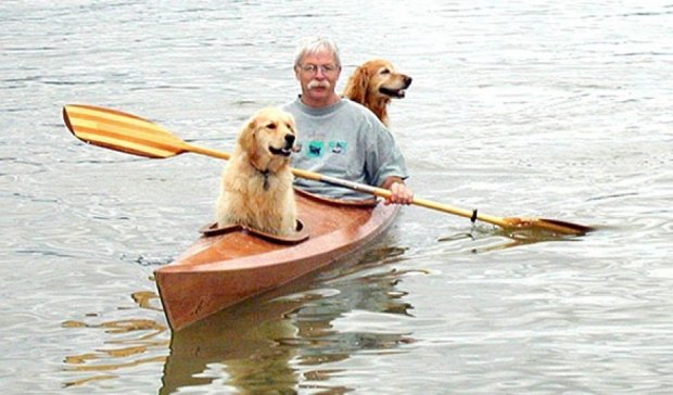 Американский пенсионер сделал лодку для собак (фото)