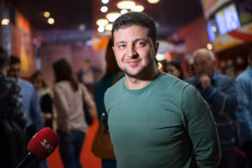 Главное за ночь: новый бюджет Зеленского, перезапуск Конституции и помощь Евросоюза
