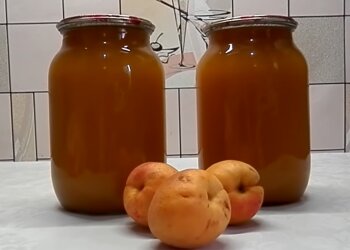 Абрикосовий сік, фото: Знай.ua