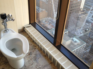 Туалет, скріншот: YouTube